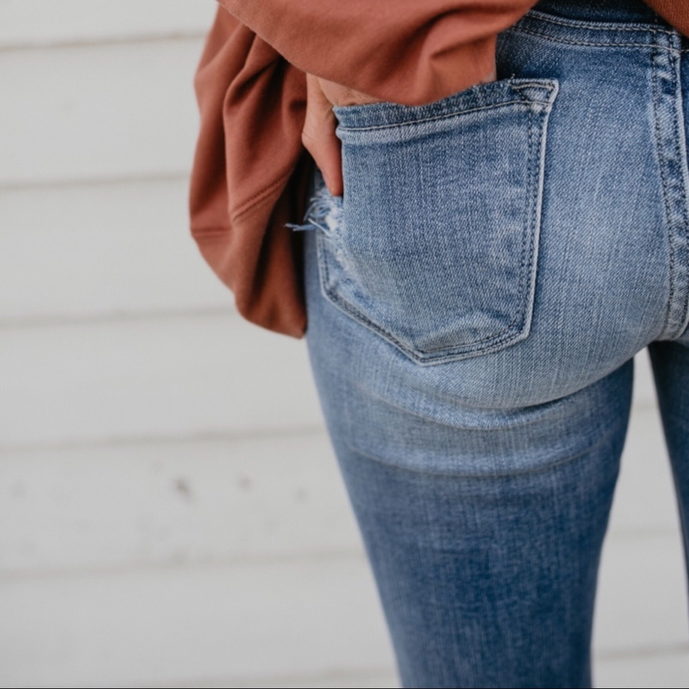 1 LEFT SALE-FIRM‼️ Lizzie Destructive Skinnies - Picture 6 of 8